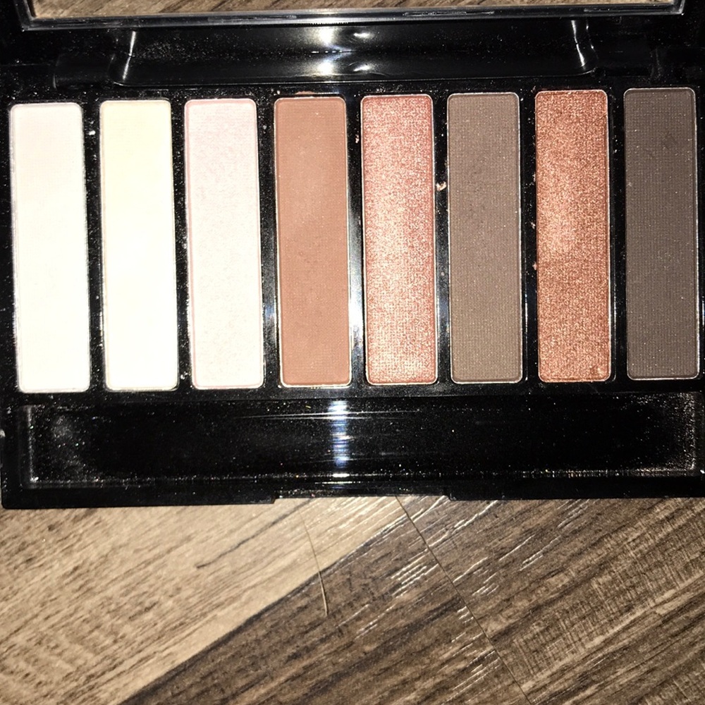 makeup - Picture 2 of 2